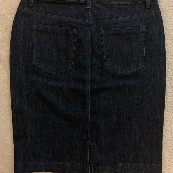 Denim skirt by Jones New York size 6 - Picture 2 of 4